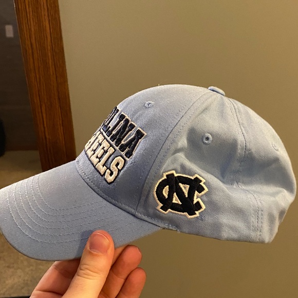North Carolina Tarheels SnapBack Hat - Picture 3 of 6